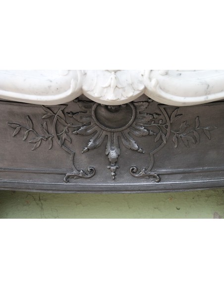 064 AG ANTIQUE LOUIS XV "TROIS GLANDS" FIREPLACE SURROUND IN WHITE CARRARA MARBLE WITH ITS ORIGINAL FLORAL CAST IRON INSER