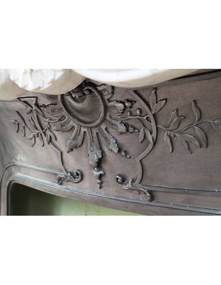 064 AG ANTIQUE LOUIS XV "TROIS GLANDS" FIREPLACE SURROUND IN WHITE CARRARA MARBLE WITH ITS ORIGINAL FLORAL CAST IRON INSER