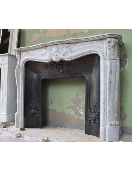 064 AG ANTIQUE LOUIS XV "TROIS GLANDS" FIREPLACE SURROUND IN WHITE CARRARA MARBLE WITH ITS ORIGINAL FLORAL CAST IRON INSER