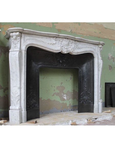 064 AG ANTIQUE LOUIS XV "TROIS GLANDS" FIREPLACE SURROUND IN WHITE CARRARA MARBLE WITH ITS ORIGINAL FLORAL CAST IRON INSER