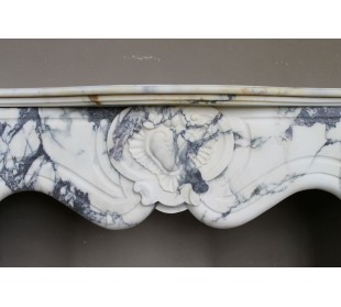 Antique Baroque fireplace carved in Breccia Violetta marble, Statuary Carrara family. 2