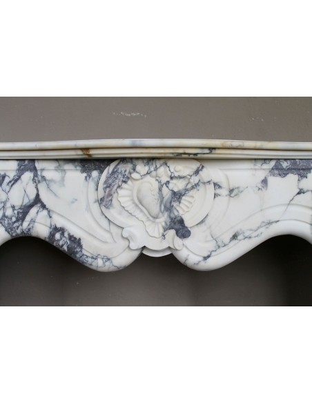 046 LOUIS XV “COEUR” FIREPLACE OF PROVENCAL STYLISM CARVED IN CHARMING BRÈCHE VIOLETTE MARBLE