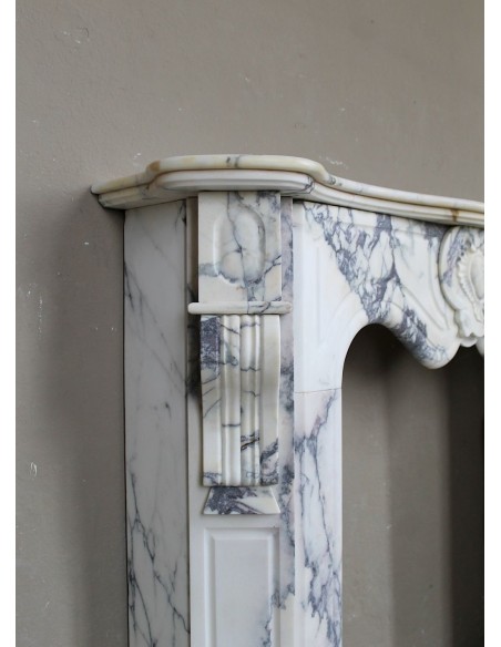046 LOUIS XV “COEUR” FIREPLACE OF PROVENCAL STYLISM CARVED IN CHARMING BRÈCHE VIOLETTE MARBLE