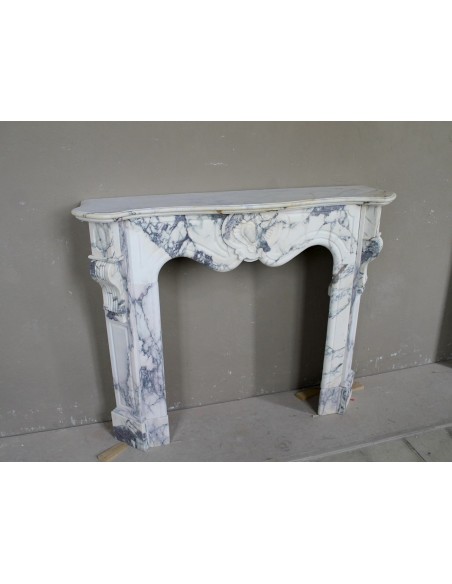 046 LOUIS XV “COEUR” FIREPLACE OF PROVENCAL STYLISM CARVED IN CHARMING BRÈCHE VIOLETTE MARBLE