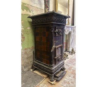 Cast iron and tiled wood stove, Castelmonte brand, of excellent quality construction and decorated, at a discounted price. 2