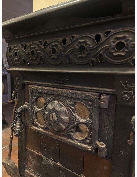 GH 001 CASTELMONTE CAST IRON AND MAJOLICA WOOD STOVE