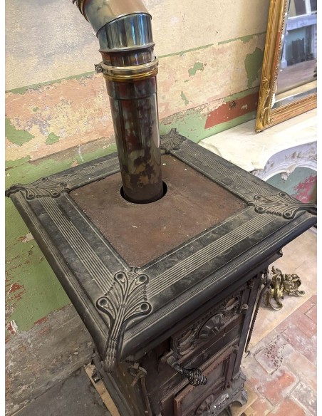 GH 001 CASTELMONTE CAST IRON AND MAJOLICA WOOD STOVE