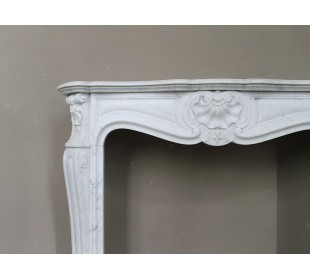 Antique white marble Baroque-style fireplace dating back to the 19th century. This marble mantel is called “Trois Coquilles.” 2