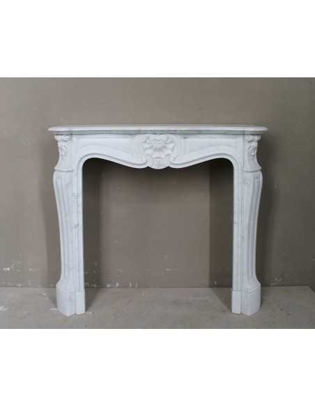 Antique white marble Baroque-style fireplace dating back to the 19th century. This marble mantel is called “Trois Coquilles.”