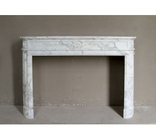 Large neoclassical fireplace mantel in Arabescato veined marble. This is an “unique-piece”, specially commissioned fireplace.