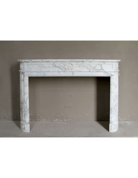 Large neoclassical fireplace mantel in Arabescato veined marble. This is an “unique-piece”, specially commissioned fireplace.