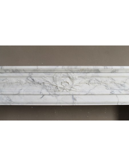 209 ANTIQUE NEOCLASSICAL "DÉMI-LUNE RAMEAU D'OLIVIER” FIREPLACE MANTEL IN VEINED ARABESCATO CARRARA MARBLE