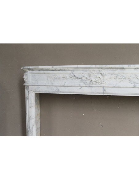 209 ANTIQUE NEOCLASSICAL "DÉMI-LUNE RAMEAU D'OLIVIER” FIREPLACE MANTEL IN VEINED ARABESCATO CARRARA MARBLE