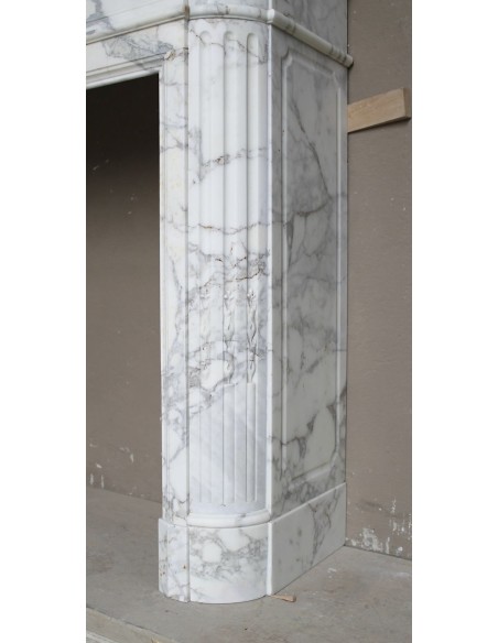 209 ANTIQUE NEOCLASSICAL "DÉMI-LUNE RAMEAU D'OLIVIER” FIREPLACE MANTEL IN VEINED ARABESCATO CARRARA MARBLE