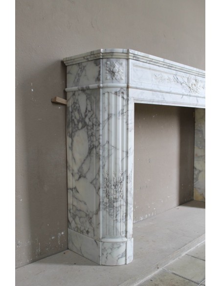 209 ANTIQUE NEOCLASSICAL "DÉMI-LUNE RAMEAU D'OLIVIER” FIREPLACE MANTEL IN VEINED ARABESCATO CARRARA MARBLE