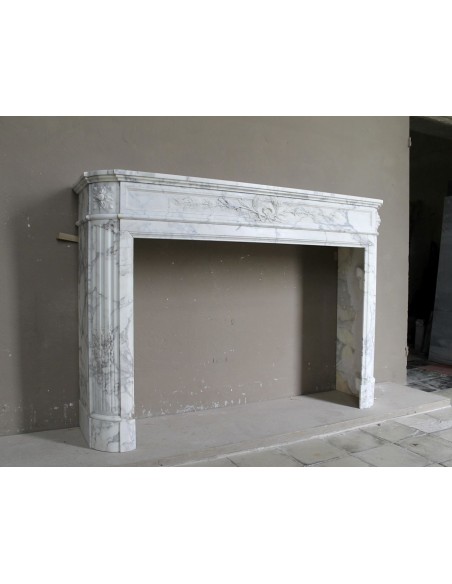 209 ANTIQUE NEOCLASSICAL "DÉMI-LUNE RAMEAU D'OLIVIER” FIREPLACE MANTEL IN VEINED ARABESCATO CARRARA MARBLE