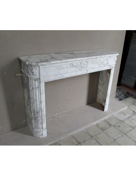209 ANTIQUE NEOCLASSICAL "DÉMI-LUNE RAMEAU D'OLIVIER” FIREPLACE MANTEL IN VEINED ARABESCATO CARRARA MARBLE