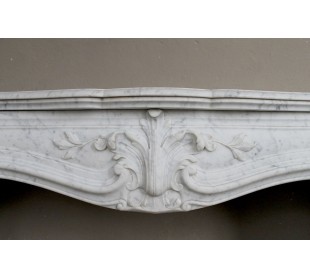 Antique Art Nouveau style fireplace mantel carved in white Carrara marble from the famous architect Majorelle. 2