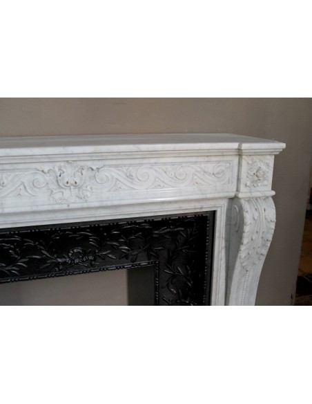 251 AG NEOCLASSICAL "ESCARGOT" FIREPLACE MANTEL CARVED OUT OF WHITE CARRARA MARBLE PROVIDED WITH ITS ORIGINAL CAST IRON INSERT