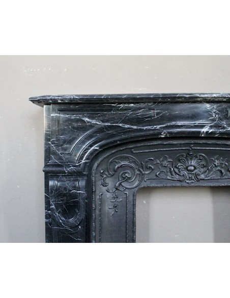 313 ANTIQUE LOUIS XIV “BOUDIN ARRONDI” FIREPLACE MANTEL PROVIDED WITH ITS ORIGINAL CAST IRON INSERT