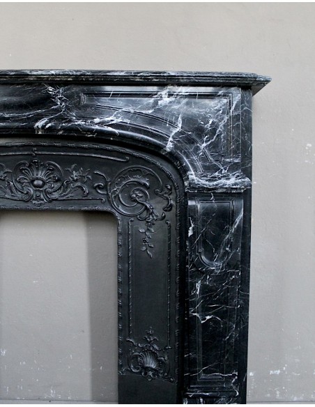 313 ANTIQUE LOUIS XIV “BOUDIN ARRONDI” FIREPLACE MANTEL PROVIDED WITH ITS ORIGINAL CAST IRON INSERT