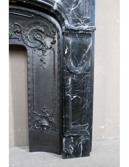 313 ANTIQUE LOUIS XIV “BOUDIN ARRONDI” FIREPLACE MANTEL PROVIDED WITH ITS ORIGINAL CAST IRON INSERT