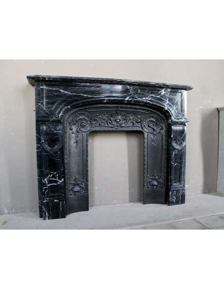 313 ANTIQUE LOUIS XIV “BOUDIN ARRONDI” FIREPLACE MANTEL PROVIDED WITH ITS ORIGINAL CAST IRON INSERT