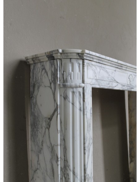 Antique neoclassical mantel carved in white Arabescato marble with very finely carved floral decorations.