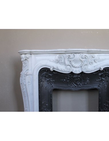 Exceptional antique Baroque fireplace mantel in white marble with floral carvings and its original cast iron insert.