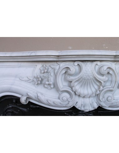 Exceptional antique Baroque fireplace mantel in white marble with floral carvings and its original cast iron insert.