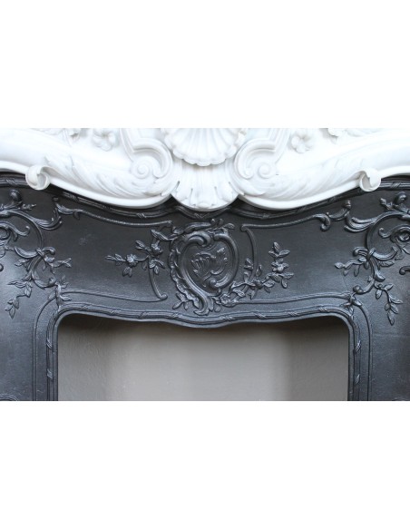 Exceptional antique Baroque fireplace mantel in white marble with floral carvings and its original cast iron insert.