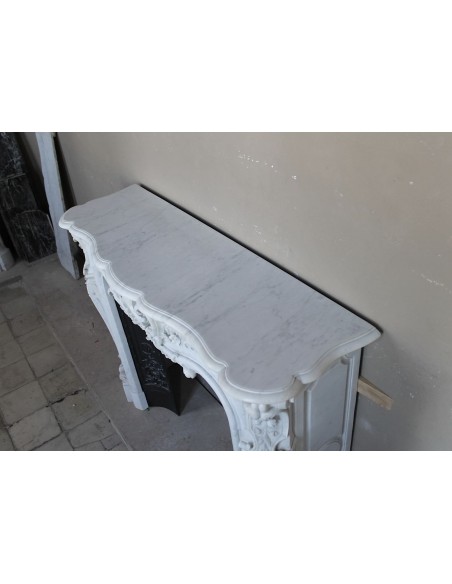 005 EXCEPTIONAL LOUIS XV “COQUILLE SAINT-JACQUES” FIREPLACE MANTEL WITH ITS ORIGINAL CAST IRON INSERT