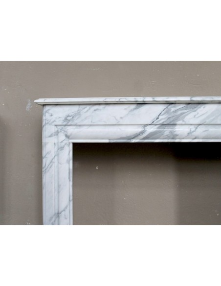 Antique “Boudin Carré” fireplace mantel in veined Calacatta marble. This is a rare fireplace, with clean and elegant lines.