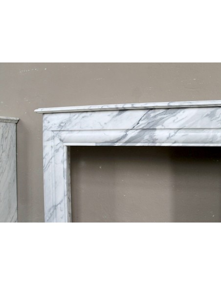 Antique “Boudin Carré” fireplace mantel in veined Calacatta marble. This is a rare fireplace, with clean and elegant lines.