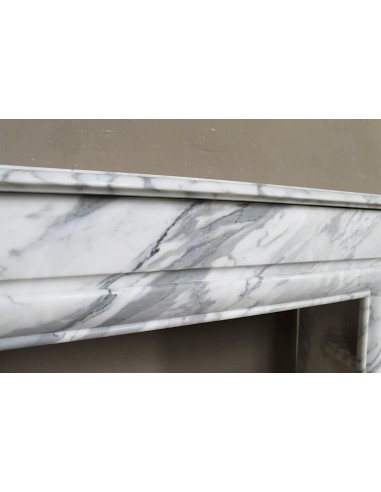 Antique “Boudin Carré” fireplace mantel in veined Calacatta marble. This is a rare fireplace, with clean and elegant lines.
