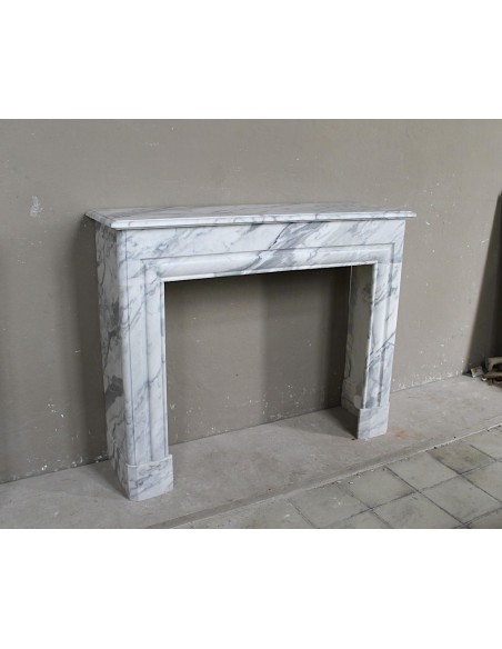 Antique “Boudin Carré” fireplace mantel in veined Calacatta marble. This is a rare fireplace, with clean and elegant lines.