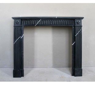 Neoclassical “Deux Roses” fireplace mantel carved in Black Marquinia marble with white veins, a true little gem.