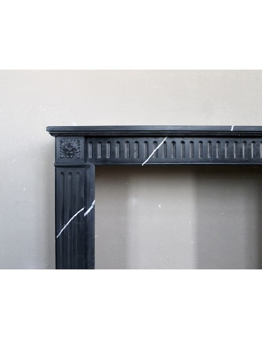 Neoclassical “Deux Roses” fireplace mantel carved in Black Marquinia marble with white veins, a true little gem.