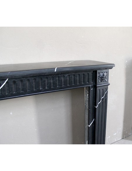 Neoclassical “Deux Roses” fireplace mantel carved in Black Marquinia marble with white veins, a true little gem.