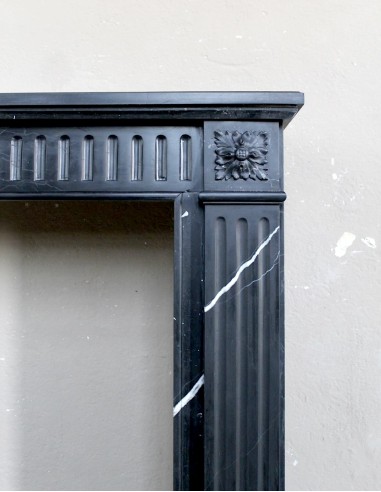 Neoclassical “Deux Roses” fireplace mantel carved in Black Marquinia marble with white veins, a true little gem.