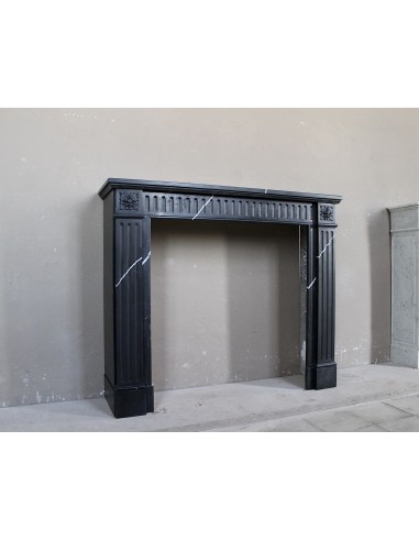 Neoclassical “Deux Roses” fireplace mantel carved in Black Marquinia marble with white veins, a true little gem.
