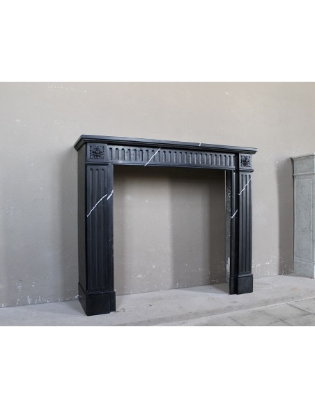 Neoclassical “Deux Roses” fireplace mantel carved in Black Marquinia marble with white veins, a true little gem.