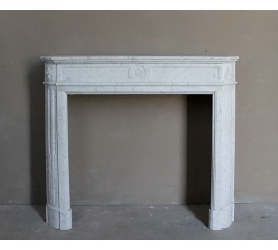 Antique Neoclassical "Démi-Lune” fireplace in White Carrara marble. This marble mantel is pretty rare to find.