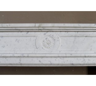 Antique Neoclassical "Démi-Lune” fireplace in White Carrara marble. This marble mantel is pretty rare to find. 2
