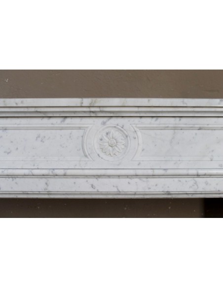 Antique Neoclassical "Démi-Lune” fireplace in White Carrara marble. This marble mantel is pretty rare to find.