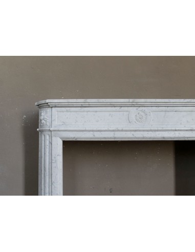 Antique Neoclassical "Démi-Lune” fireplace in White Carrara marble. This marble mantel is pretty rare to find.