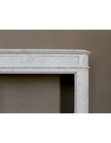 Antique Neoclassical "Démi-Lune” fireplace in White Carrara marble. This marble mantel is pretty rare to find.