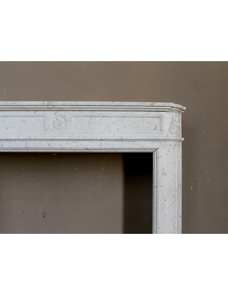 Antique Neoclassical "Démi-Lune” fireplace in White Carrara marble. This marble mantel is pretty rare to find.