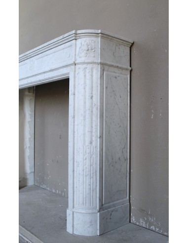 Antique Neoclassical "Démi-Lune” fireplace in White Carrara marble. This marble mantel is pretty rare to find.
