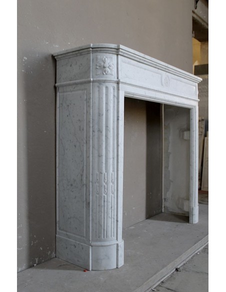 Antique Neoclassical "Démi-Lune” fireplace in White Carrara marble. This marble mantel is pretty rare to find.